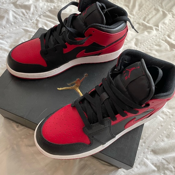 New Jordan Ones Mids Gs Banned black and red - Picture 2 of 3